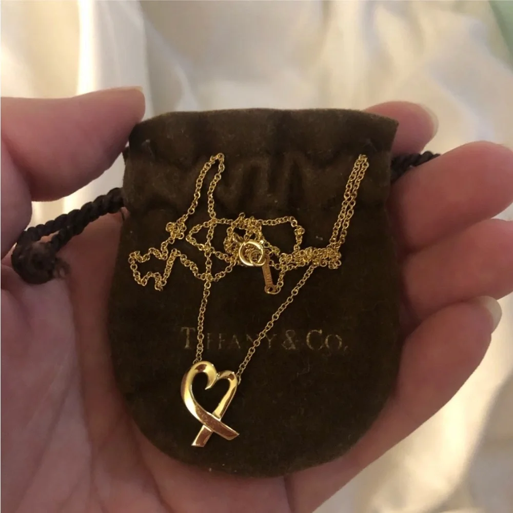 Tiffany & Co loving heart 18k Gold 17 in. necklace - Picture 2 of 10